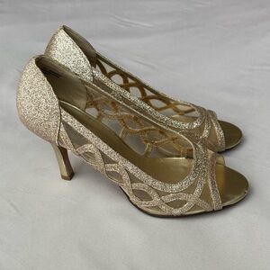 Karen Scott women's gold glitter peep toe heels